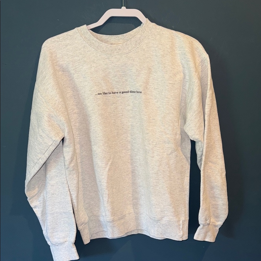 Hanes Gray Crewneck Sweater with Classic Design